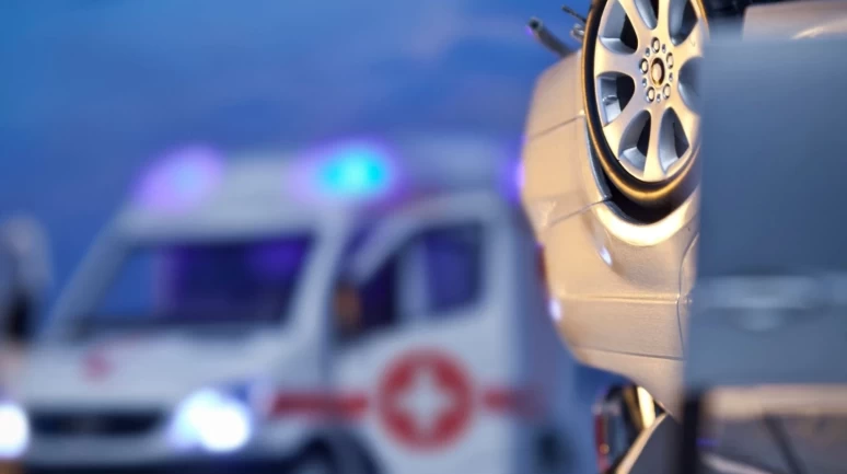 Lefkosa'da Yaşanan Trafik Kazasında Sürücü Tarlaya Uçtu, Hafif Yaralı Kurtuldu